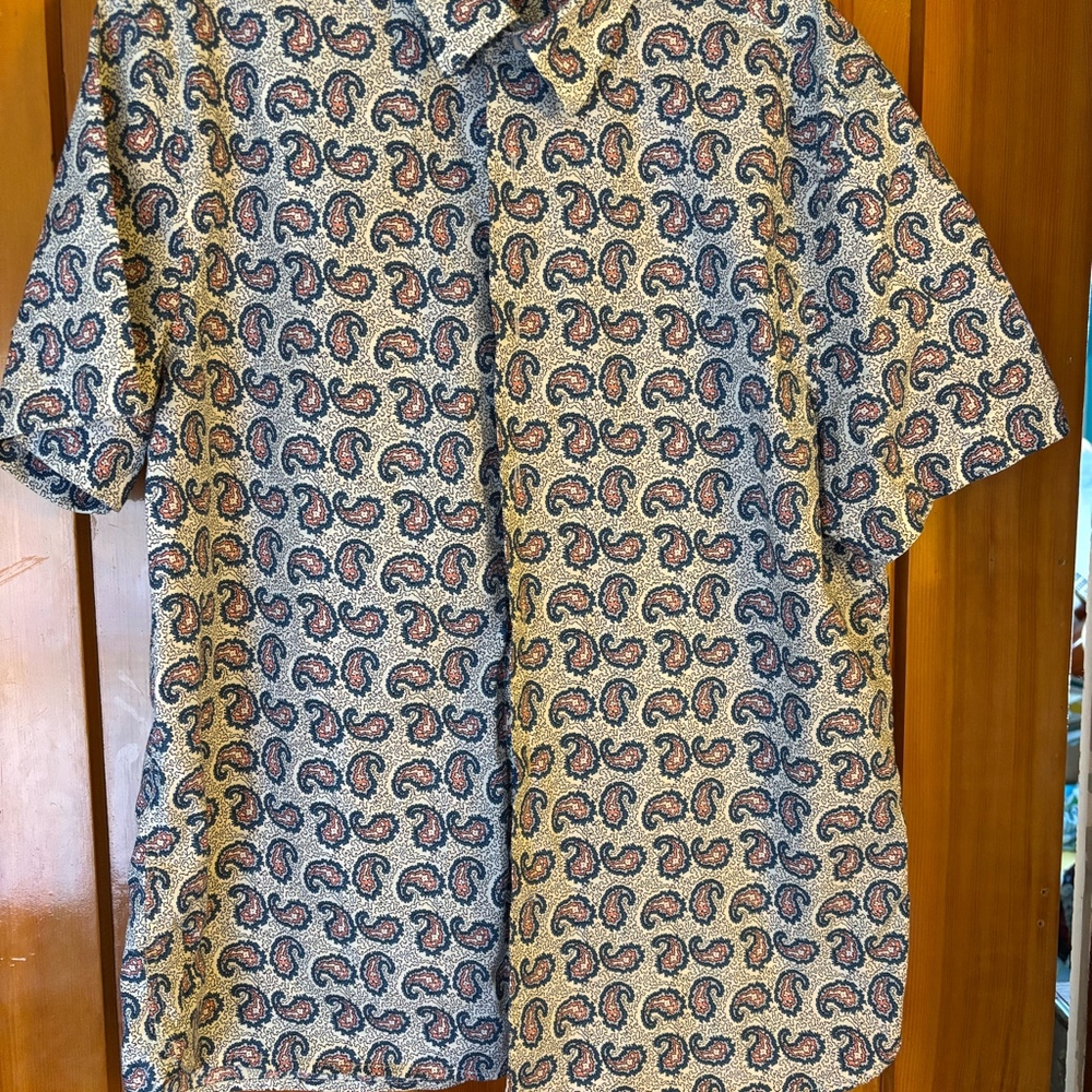 Perry Ellis Mens Paisley Shortsleeve button down shirt